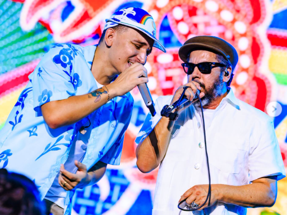 João Gomes e Jorge Du Peixe homenageando Chico Science e Nação Zumbi - Foto: Kaio Cads/Divulgação