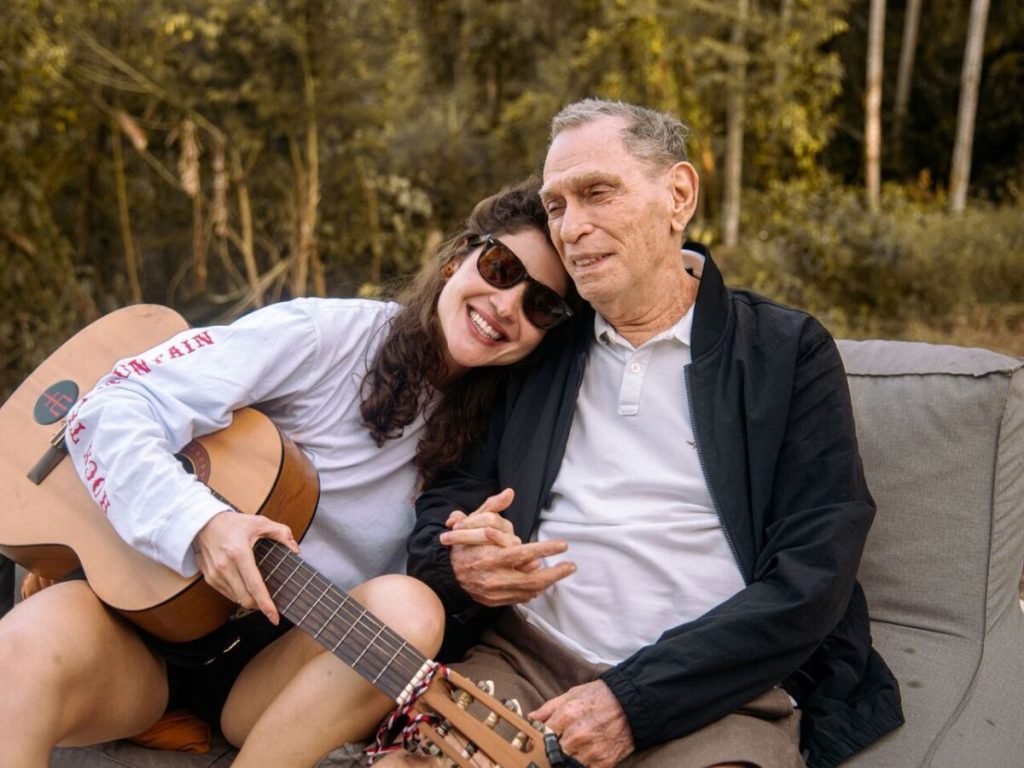 Jorge Mautner e Cecilia Beraba fazem pocket show no Recife - Foto: Carolina Spork/Divulgação