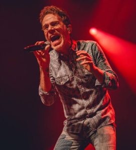 Nando Reis em Recife — cantor traz nova turnê para o festival Clássicos do Brasil - Foto: Divulgação